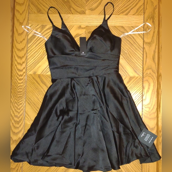 Lulu's remarkable romance black satin skater dress with pockets - Picture 5 of 9